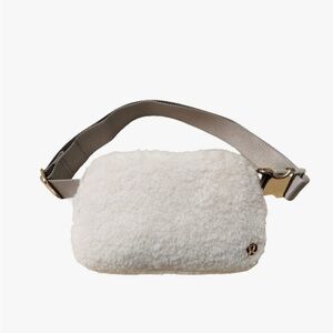 Lululemon Athletica Everywhere Fleece Belt Bag (Light Ivory)